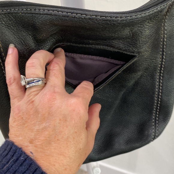 The Sak black leather crossbody with adjustable strap - Picture 5 of 14